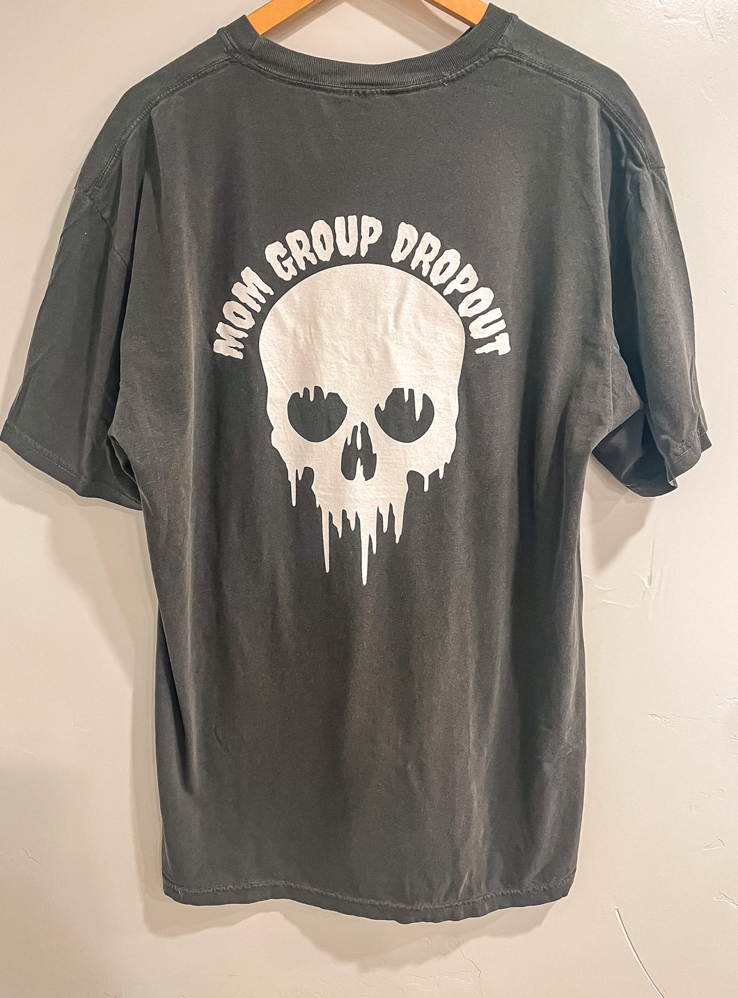 Mom group dropout tee