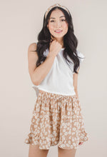 Load image into Gallery viewer, Daisy print ruffle shorts
